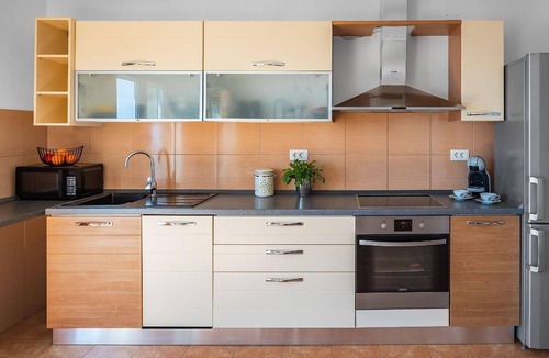 Donje Selo House | Vila Vita - 200m from beach with heated pool
