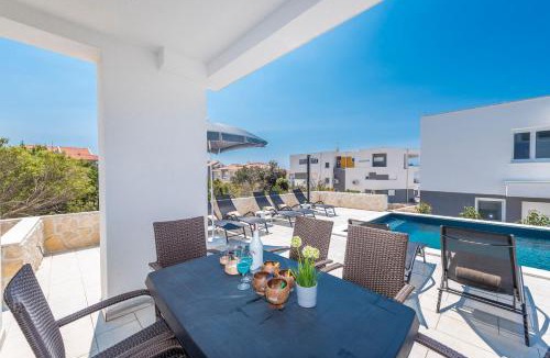 Novalja Apartment | Villa Adria 2 luxury apartment with a pool