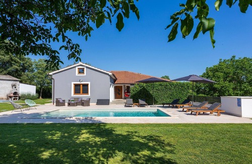 Bicici House | Villa Anavi with private pool and large garden