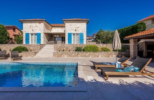 Marsici House | Villa Augusta