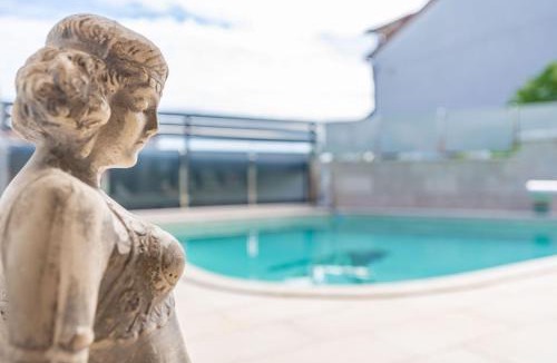 Vinkuran Apartment | Villa Balu, a charming apartment with pool near Pula