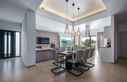 Mali Vareski Villa | Villa Bambina with Heated Pool