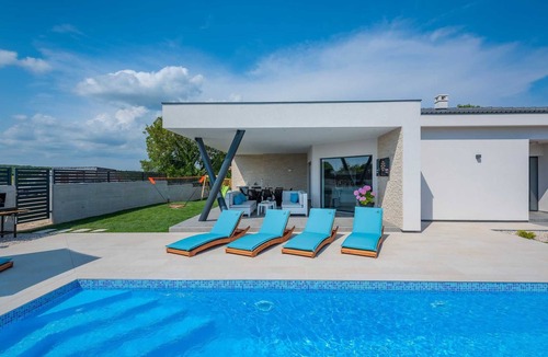 Mali Vareski Villa | Villa Bambina with Heated Pool