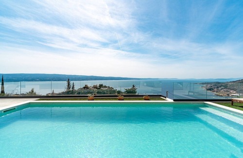Borak Villa | Villa BAMM with heated 36sqm pool, 5 en-suite bedrooms, and panoramic sea views