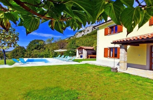Dolenja Vas Villa | Villa Bella Vista near Ucka Nature Park