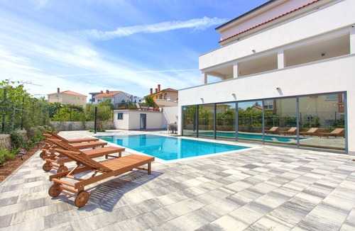 Pinezici Villa | Villa Bonjour with Pool