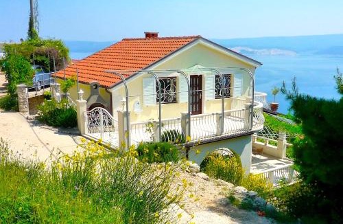 Celina House | Villa Bugenvilla