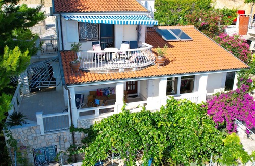 Celina Villa | VILLA BUGENVILLA sea view, ground floor apartment in beautiful garden, quiet.