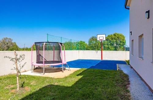 Kozljani Villa | Villa Camelie near Barban for 10 people with playground for children, fitness & pet friendly