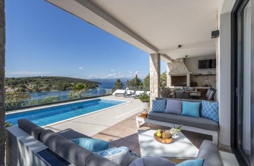 Necujam Villa | Villa CAPTAINS house on Šolta island with private pool, 3 bedrooms, 4 bathrooms, amazing sea views
