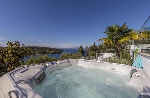 Necujam Villa | Villa CAPTAINS house on Šolta island with private pool, 3 bedrooms, 4 bathrooms, amazing sea views