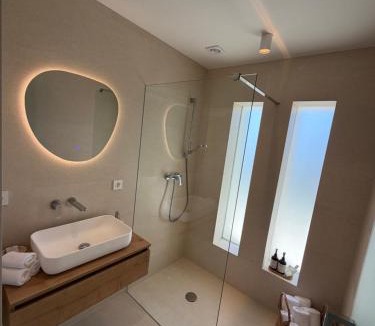 Marusici Apartment | Villa Čapula - Modern Apartment with Sea View and Parking, Marušići