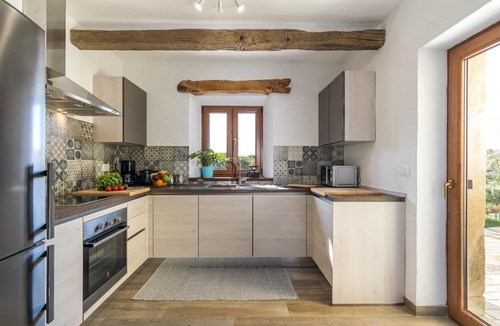 Makovci Villa | Villa Casa Ida is a charming retreat with pool in Istria with authentic building elements, lavish appearance and comfortable furnishing with the capacity of 8 beds.