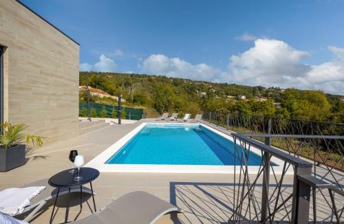 Poljane Villa | Villa Castanea