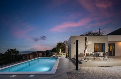 Poljane Villa | Villa Castanea