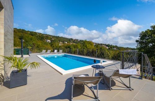 Poljane Villa | Villa Castanea