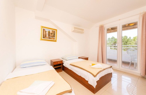Zrce House | Villa Christina for up to 20 people - with pool, max. capacity 30 people