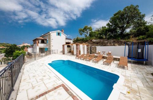 Mundanije Villa | Villa Copun with heated pool