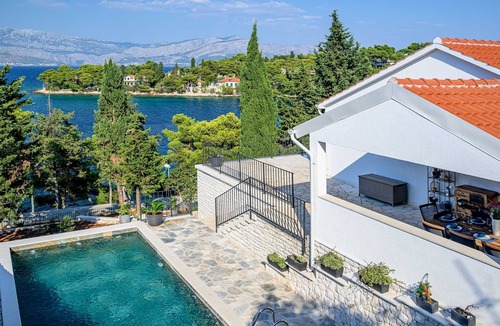 Splitska Villa | Villa Creativa with Heated Pool