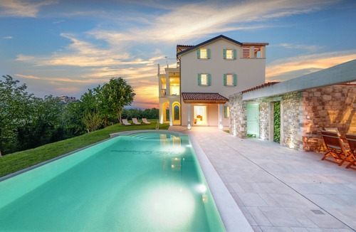 Motovun Villa | Villa Demetra with infinity pool,8 persons, spectacular view of Motovun