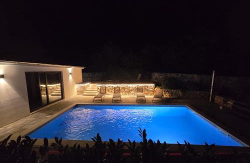 Pinezici House | Villa Diny with Pool