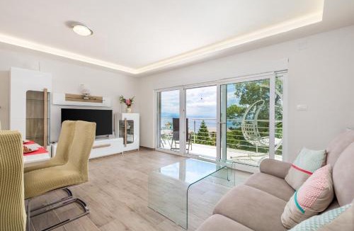 Pobri Apartment | Villa Dragi with Pool, Sauna, & Whirlpool