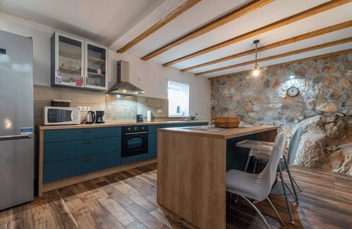 Ljubitovica Villa | Villa Emanuel in Ljubitovica - Haus für 4-6 Personen