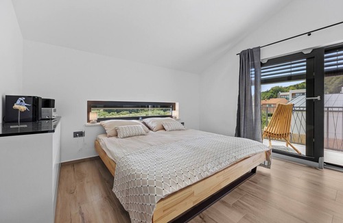 Vinkuran Villa | Villa Enja in tranquille village with heated salted pool