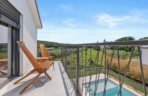 Vinkuran Villa | Villa Enja in tranquille village with heated salted pool