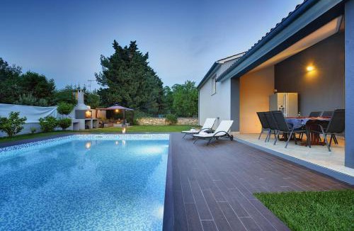 Vinkuran Villa | Villa Entini