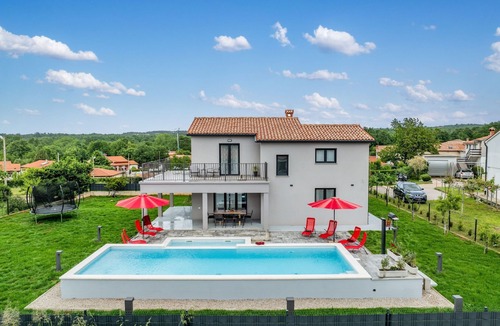 Snasici House | Villa Family Love mit Garten und Spielplatz by Interhome