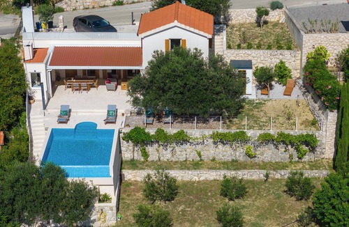 Borak House | VILLA FAVOLA OMIS CHARMING 2 BEDROOMS HOUSE WITH AMAZING SEA VIEW