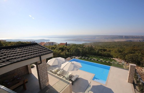 Smrika Villa | Villa for 8 persons, infinity pool, stunning view of the bay, quiet location