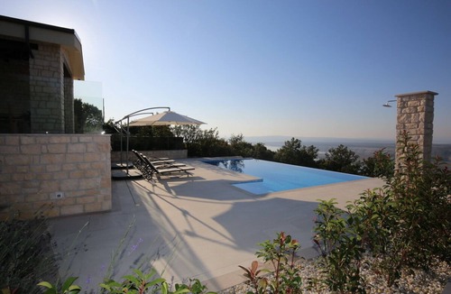 Smrika Villa | Villa for 8 persons, infinity pool, stunning view of the bay, quiet location