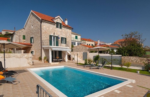 Donje Selo Cabin | Villa for a perfect stay on the island of beauty, peace and nature
