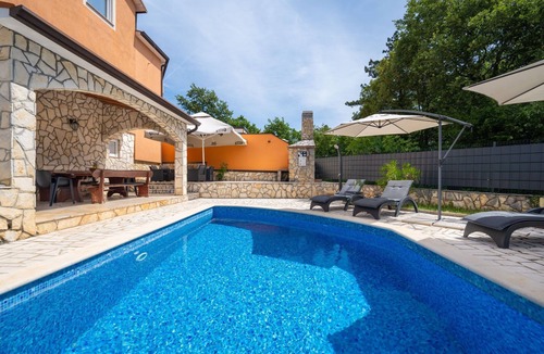 Vinez House | Villa Fortuna für bis zu 9 Personen und mit beheiztem Aussenpool by Interhome
