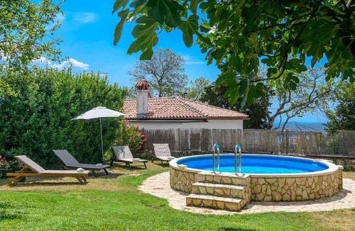 Puntera Apartment | Villa Fran, Private Family Villa with Pool, Large Garden, BBQ near Pula