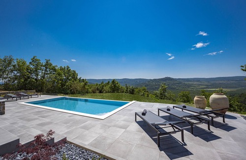 Golubici Villa | Villa Frantoglio With a Mesmerizing View Over Motovuns Forest