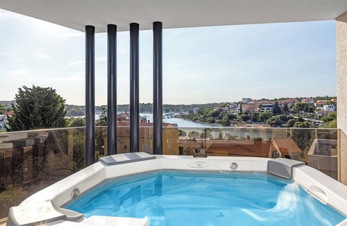 Pjescana Uvala House | Villa golfista - An Architectural Jewel Steps from the Sea
