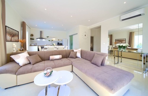 Klanfari Villa | Villa Hedera/Casa Hedera with Private Pool