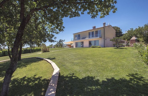 Peruski Villa | Villa in Istria with Infinity Pool & Sauna