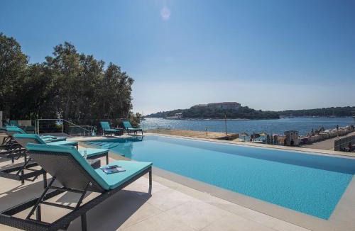 Pjescana Uvala Villa | Villa in Pje ana by the Beach with Pool