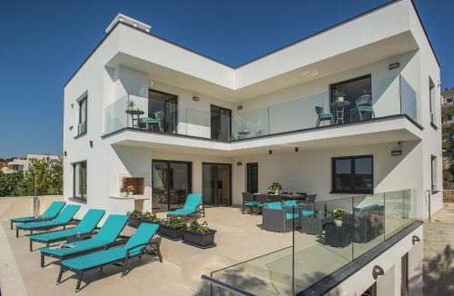 Pjescana Uvala Villa | Villa in Pje ana by the Beach with Pool
