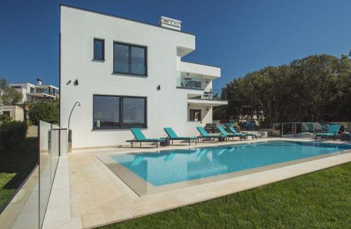Pjescana Uvala Villa | Villa in Pje ana by the Beach with Pool