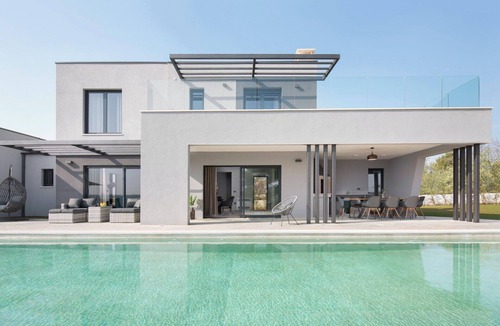 Orbanici Villa | Villa Infinity by Istrabook