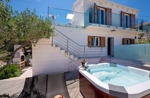 Rogac Villa | Villa Ivana Solta Island - Jacuzzi, sea view, walking distance to pebble beach