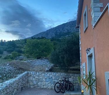 Ruskamen Villa | Villa Jozini trudi