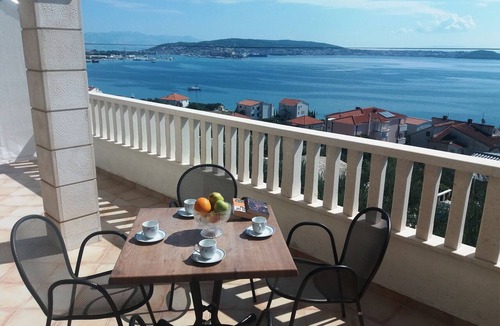 Seget Donji Apartment | Villa Julio spacious first floor apartment with a great terrace