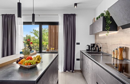 Krnica Villa | Villa Kali near Pula for 8 people with fitness & sea view - pet friendly