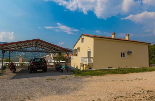 Grizane Villa | Villa Kuca Ujdenica by Interhome